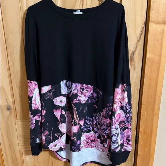 LuLaRoe Floral Black and Pink Women's Top - Picture 1 of 5